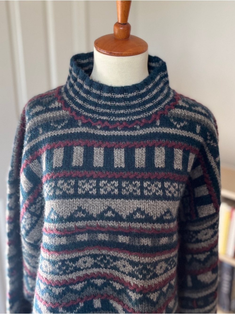 ☾ Vintage traditional Fair Isle patterned 100% wool knit mock neck sweater